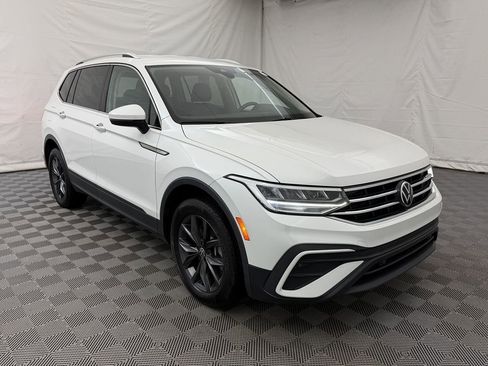 Used 2023 Volkswagen Tiguan SE FWD image 3