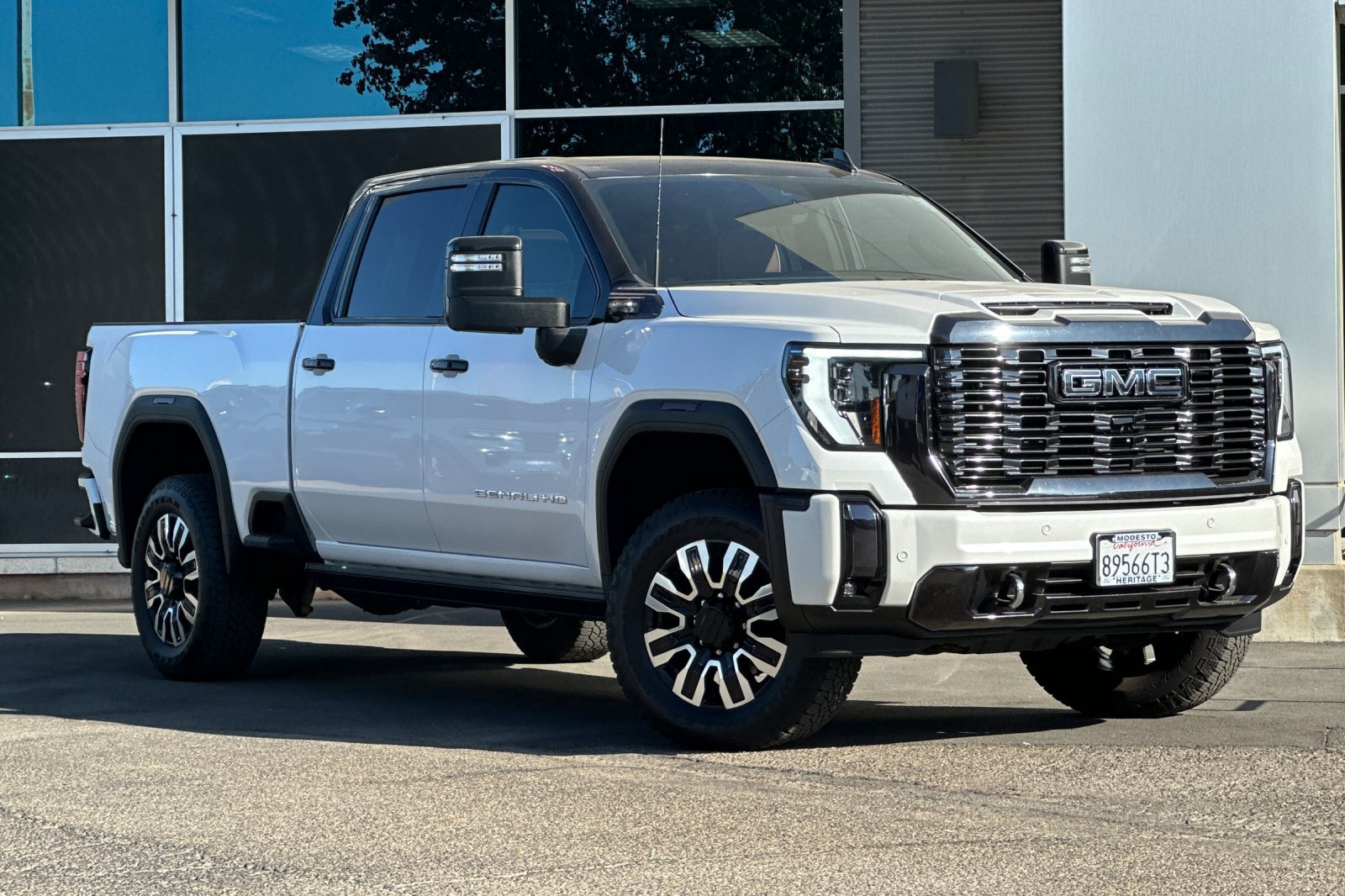 Used 2024 GMC Sierra 2500 Denali Ultimate AWD/4WD image 1