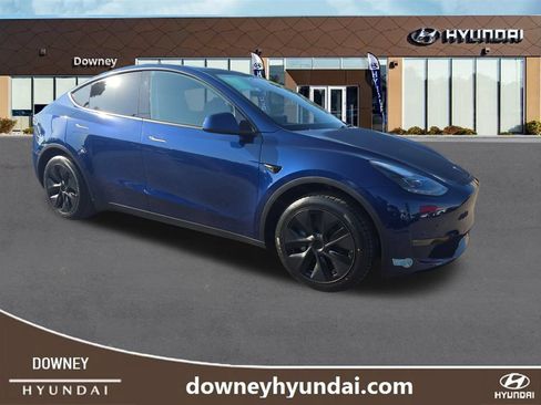Used 2025 Tesla Model Y Long Range RWD image 7