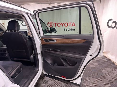 Used 2025 Volkswagen Atlas SE image 13