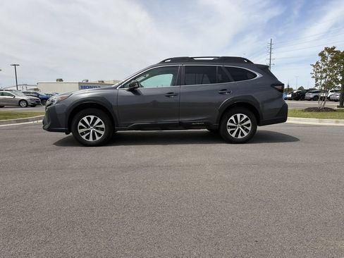 Used 2024 Subaru Outback Premium AWD/4WD image 2