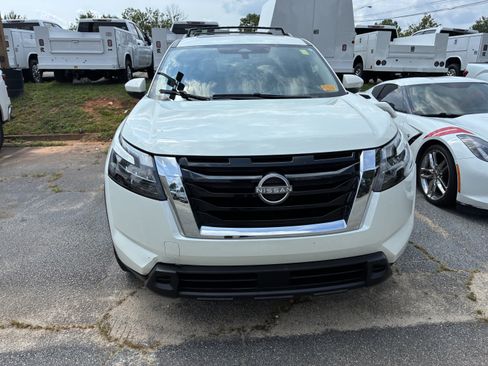 Used 2023 Nissan Pathfinder SV w/ SV Premium Package FWD image 2