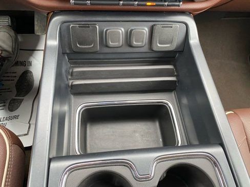 Used 2018 Chevrolet Silverado 1500 High Country image 16