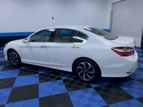 Used 2017 Honda Accord EX-L image 6