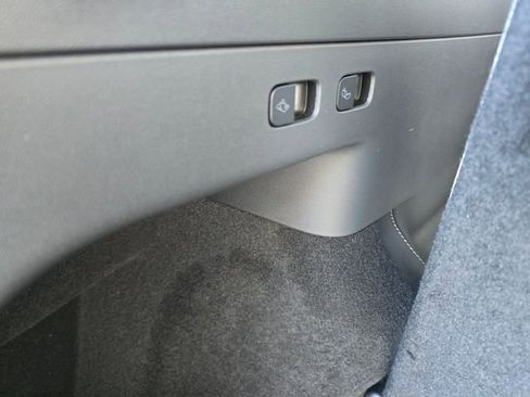 Used 2025 Tesla Model Y Long Range image 58