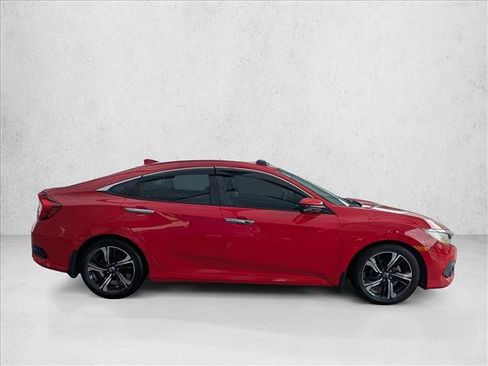 Used 2017 Honda Civic Touring image 4