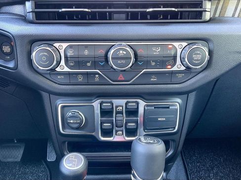 New 2026 Jeep Gladiator Sport AWD/4WD image 16