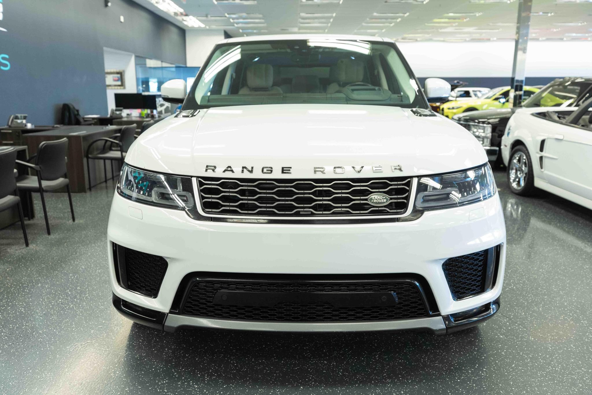 Used 2019 Land Rover Range Rover Sport HSE AWD/4WD image 2
