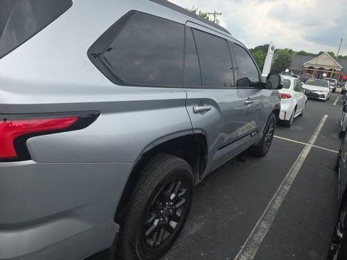 Used 2023 Toyota Sequoia Platinum AWD/4WD image 19