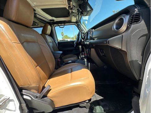 Used 2021 Jeep Wrangler Unlimited Rubicon AWD/4WD image 10