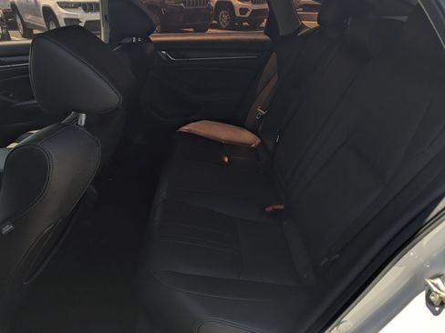 Used 2019 Honda Accord Touring image 7