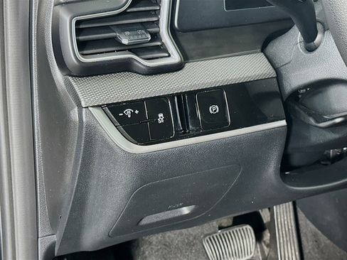 Used 2025 Kia Sportage LX FWD image 16