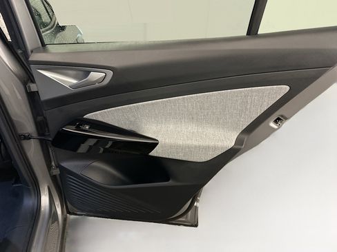 Used 2023 Volkswagen ID.4 Pro image 31