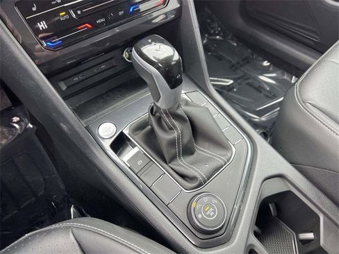 Certified 2024 Volkswagen Tiguan SE image 20