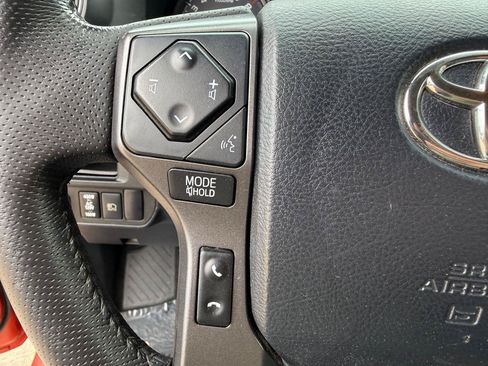 Used 2018 Toyota Tacoma TRD Sport w/ Technology Package AWD/4WD image 13