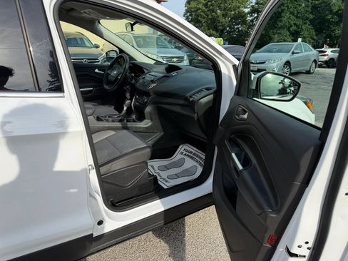 Used 2017 Ford Escape SE FWD image 18