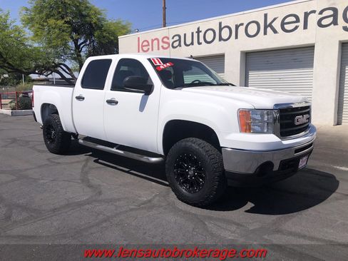 Used 2011 GMC Sierra 1500 SLE w/ Power Tech Package AWD/4WD image 2