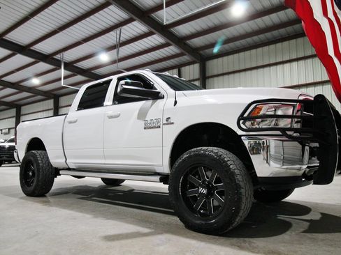 Used 2018 RAM 2500 Tradesman w/ Chrome Appearance Group AWD/4WD image 17
