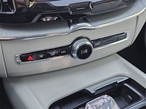 Used 2025 Volvo XC60 T8 Ultra w/ Protection Package Premier image 22