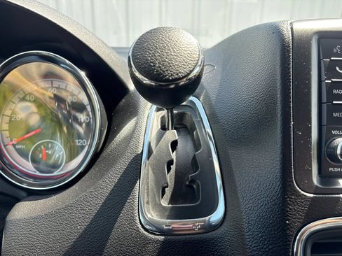 Used 2019 Dodge Grand Caravan SE w/ UConnect Hands-Free Group FWD image 24