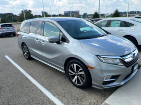 Used 2018 Honda Odyssey Elite image 2
