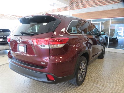 Used 2019 Toyota Highlander SE image 69