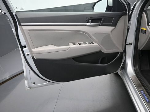 Used 2018 Hyundai Elantra SEL image 12