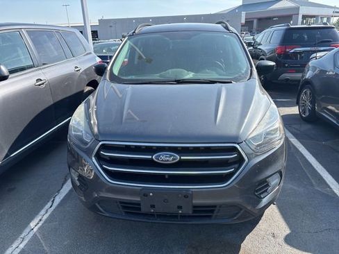 Used 2017 Ford Escape SE w/ SE Sport Appearance Package AWD/4WD image 2