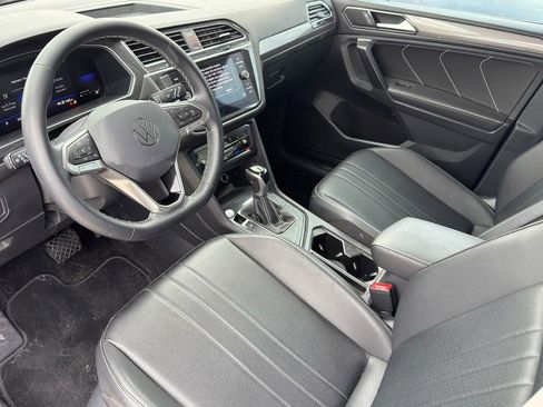 Used 2023 Volkswagen Tiguan SE image 10