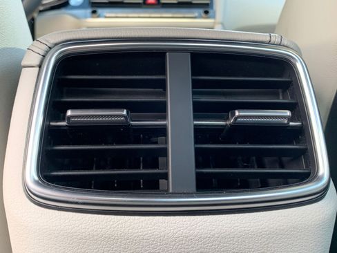 Used 2025 Genesis G70 2.5T image 24