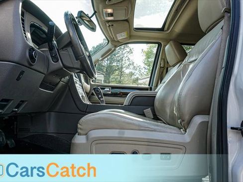 Used 2016 Lincoln Navigator Select image 18