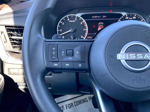 Used 2023 Nissan Rogue SV image 12