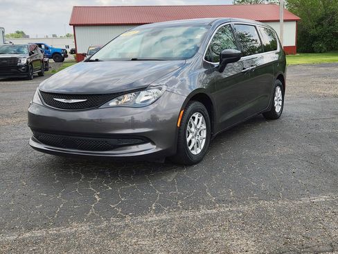 Used 2023 Chrysler Voyager LX FWD image 9