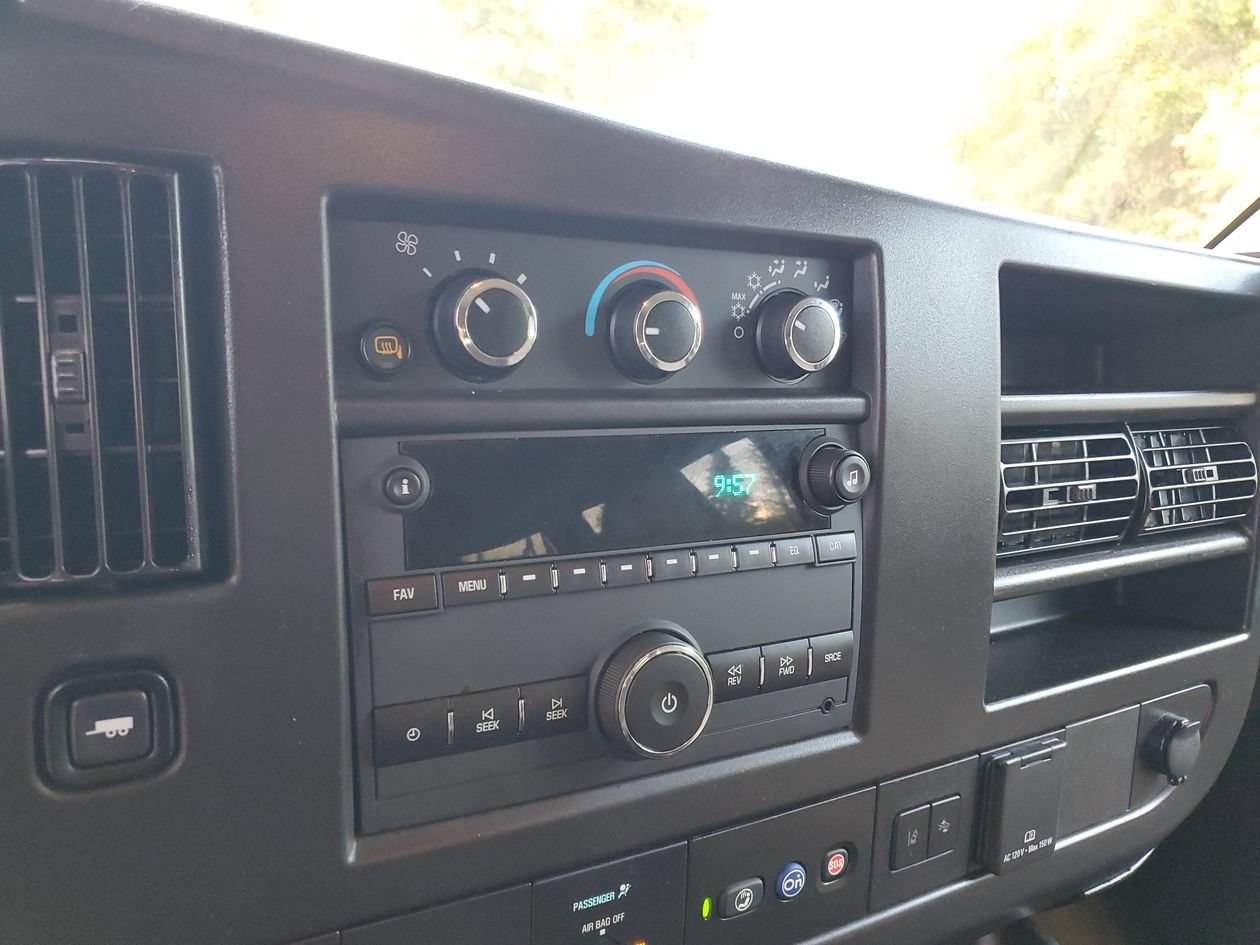 Used 2025 Chevrolet Express 3500 LT w/ LT Preferred Equipment Group RWD image 22