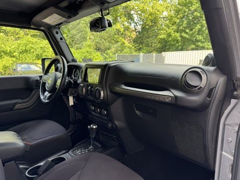 Used 2014 Jeep Wrangler Unlimited Sport w/ Quick Order Package 24S AWD/4WD image 31