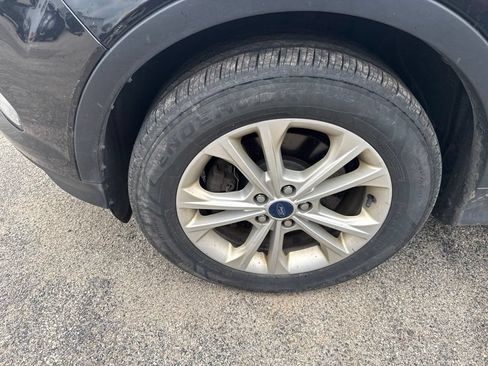 Used 2017 Ford Escape SE AWD/4WD image 9