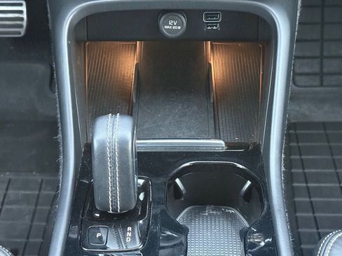 Used 2021 Volvo XC40 T4 R-Design w/ Advanced Package image 23