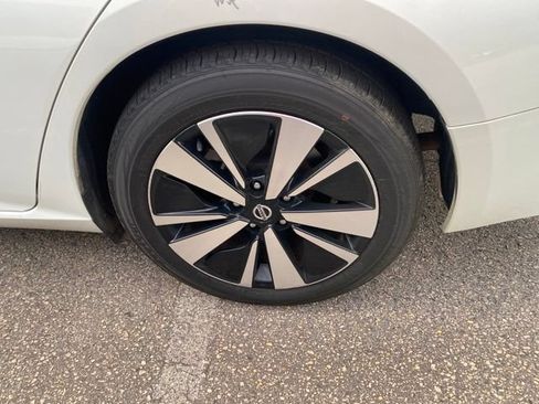 Used 2022 Nissan Altima 2.5 SV FWD image 16