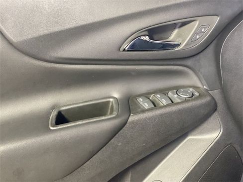 Used 2022 Chevrolet Equinox LT image 29