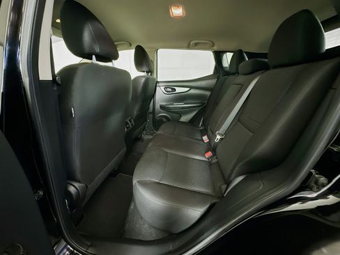 Used 2018 Nissan Rogue Sport S image 26