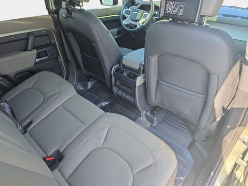 Used 2025 Land Rover Defender 110 S image 11