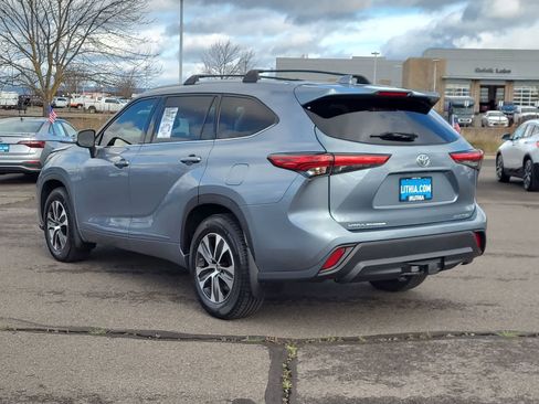Used 2022 Toyota Highlander XLE image 12