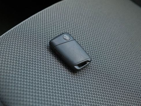 Used 2022 Volkswagen Taos S image 9