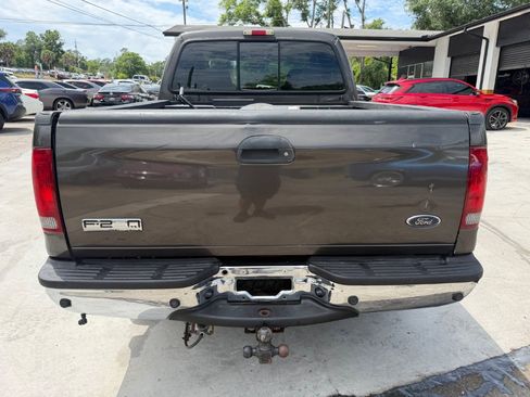 Used 2006 Ford F250 Lariat RWD image 5