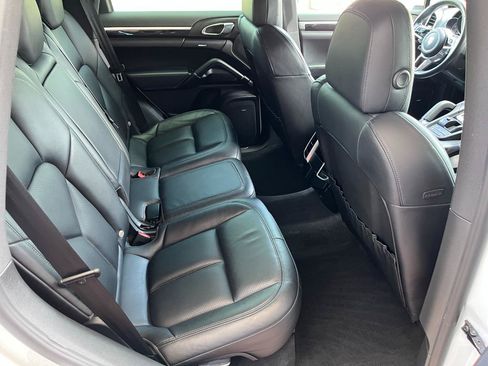 Used 2015 Porsche Cayenne Diesel AWD/4WD image 18