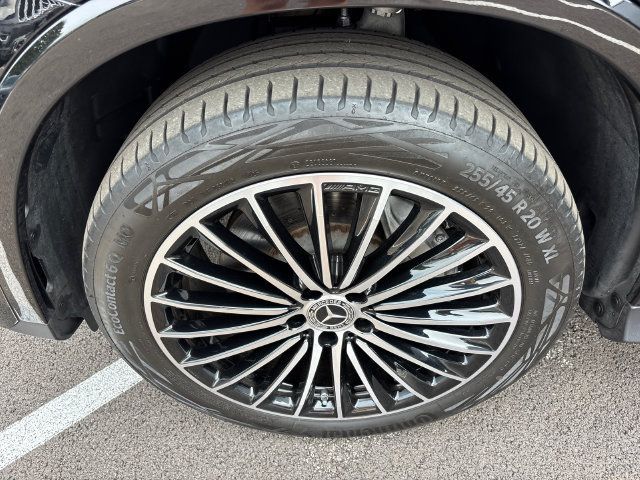 Used 2025 Mercedes-Benz GLC 350e 4MATIC image 32