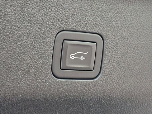 Used 2025 Cadillac Escalade ESV Sport Platinum w/ LPO, Floor Liner Package AWD/4WD image 25