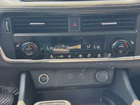 Used 2021 Nissan Rogue S AWD/4WD image 16