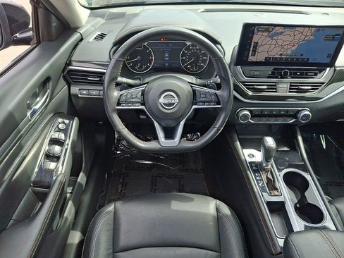 Used 2024 Nissan Altima 2.5 SR w/ SR Premium Package FWD image 11