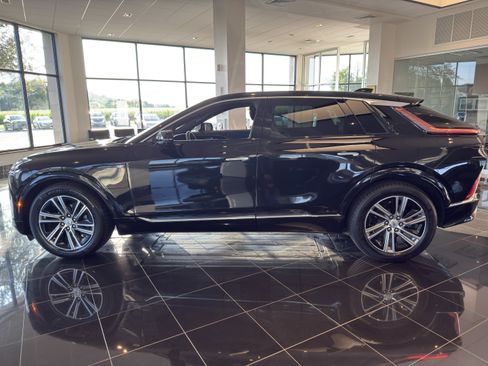 Certified 2024 Cadillac Lyriq Luxury AWD/4WD image 2